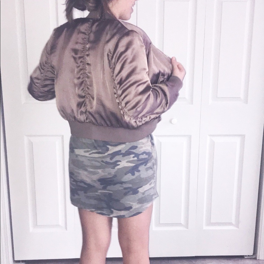 Gold Jacket - Picture 2 of 3